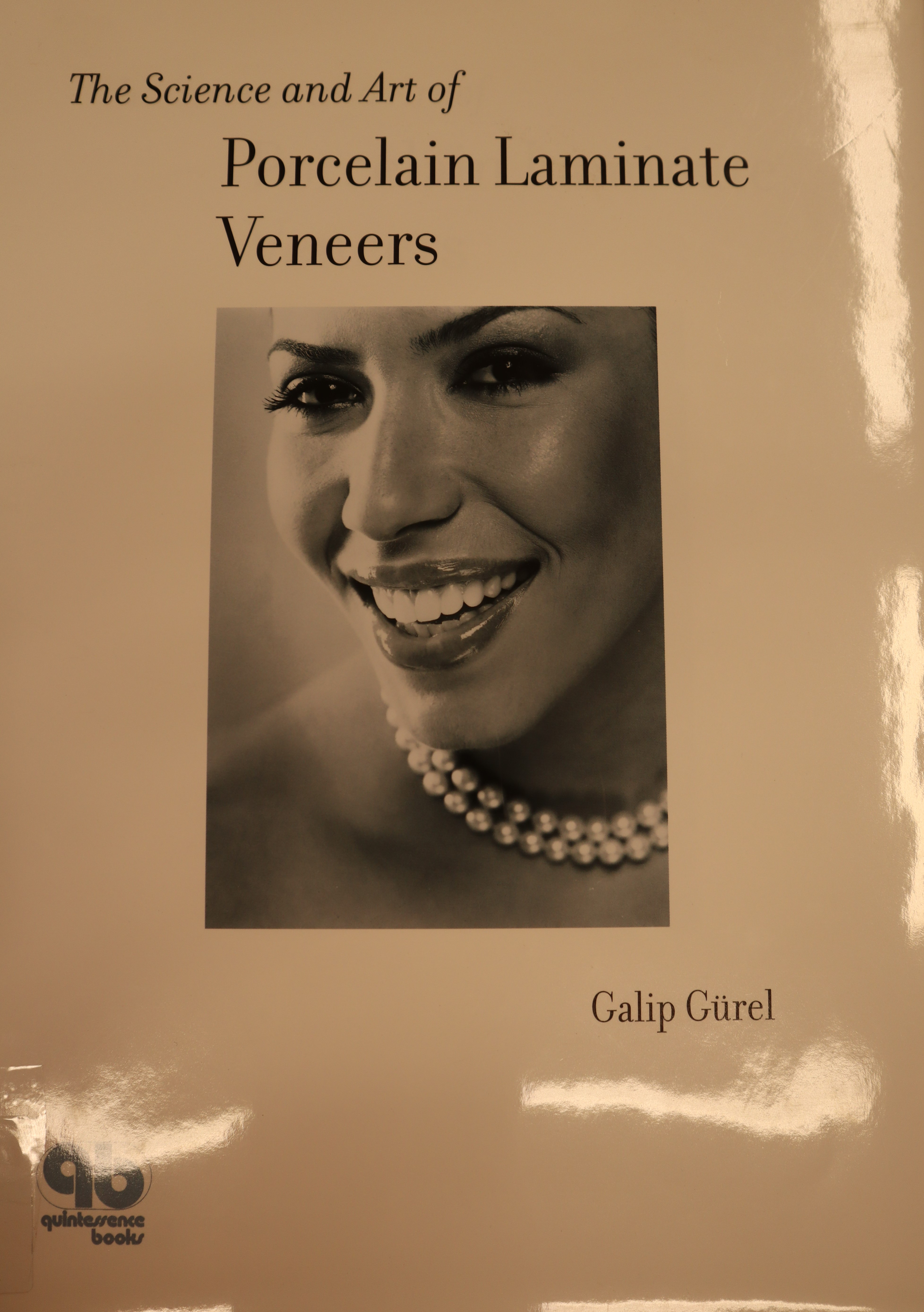 THE SCIENCE AND ART OF PORCELAIN LAMINATE VENEERS.